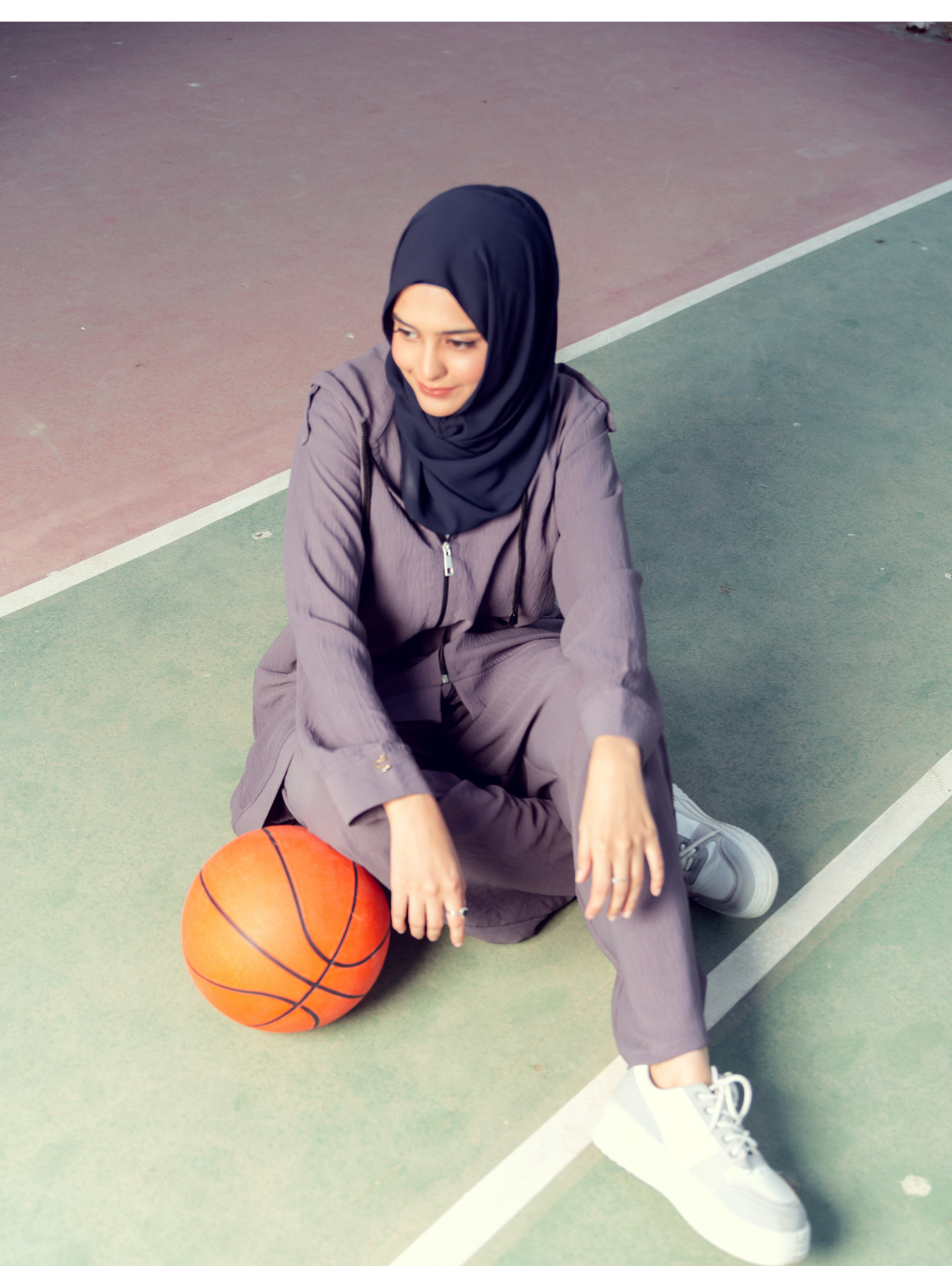 Comfortable and sports friendly hoodies by DaalAin.